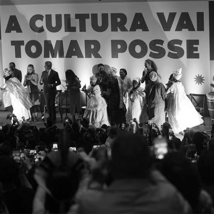 Foto em preto e branco mostra cerimônia de posse do Ministério da Cultura